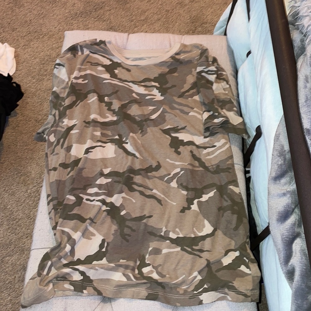 Old navy tshirt